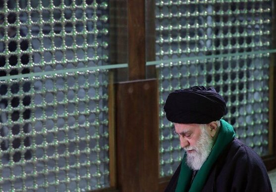 حضور رهبر انقلاب در مرقد مطهر امام راحل و گلزار شهدا