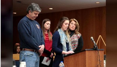 حمله به لری نصار در دادگاه