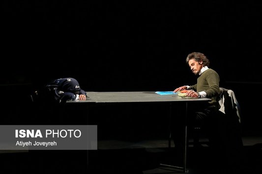 تاتر هیچکس رو محکم بغل نکن