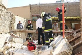 نجات معجزه آسای کارگر مدفون شده زیر آوار