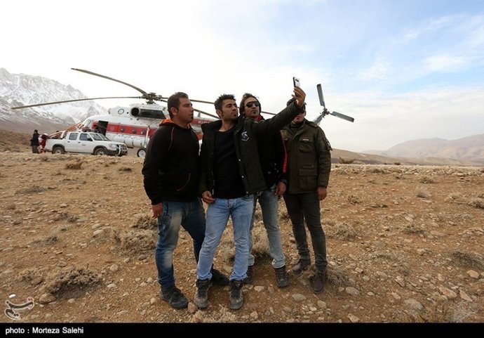 سلفی‌ در منطقه سقوط هواپیما !