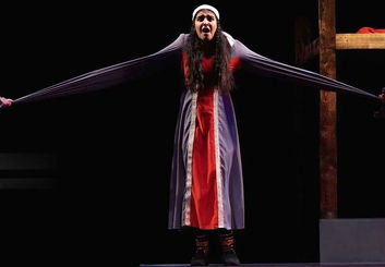 آغاز سی و هفتمین جشنواره تئاتر اصفهان: رقابت ۱۸ اثر برگزیده با تمرکز بر نسل نو؛ از فضای مجازی تا زاینده‌رود