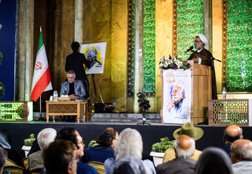 میراث «فرشچیان حکیم» در خطر؛ دبیر شورای عالی انقلاب فرهنگی خواستار احیای روش استاد شاگردی در دانشگاه‌ها شد
