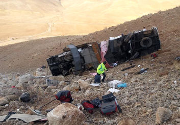 فاجعه جاده‌ای در محور سمیرم؛ واژگونی مرگبار اتوبوس تهران-یاسوج با 3 قربانی و 15 زخمی