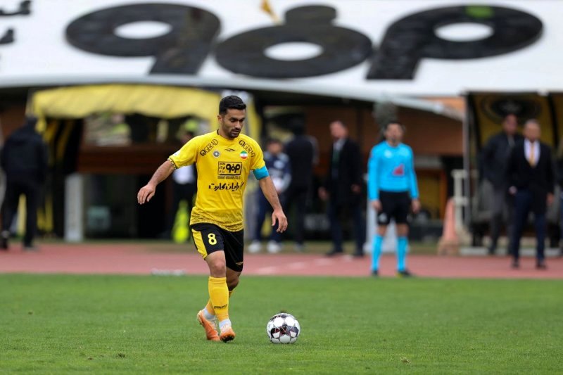 توپخانه سپاهان با محمد کریمی آتش به پا می کند