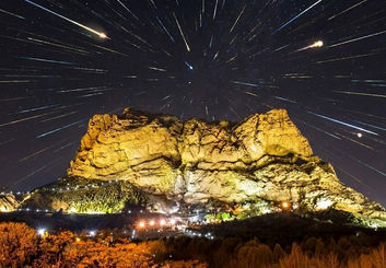 آسمان اصفهان شهاب باران می‌شود؛ زمان دقیق اوج بارش شهابی جوزایی در شامگاه ۲۲ و ۲۳ آذر