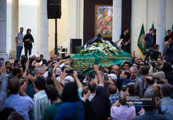 وداع اصفهان با استاد فرشچیان؛ قلمی که روح ایرانی را به پرواز برد
