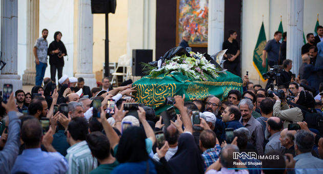 وداع اصفهان با استاد فرشچیان؛ قلمی که روح ایرانی را به پرواز برد