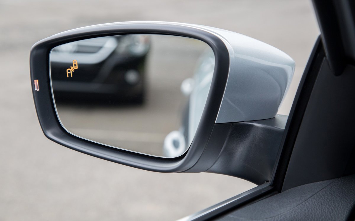 آگاهی از نقاط کور خودرو: عامل کلیدی ایمنی در رانندگی