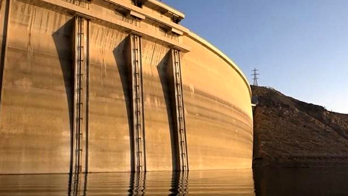 فاجعه آبی؛ ذخیره سد زاینده‌رود در بحرانی‌ترین وضعیت سال‌های اخیر، هشدار کاهش ذخایر آبی در سد‌های کشور