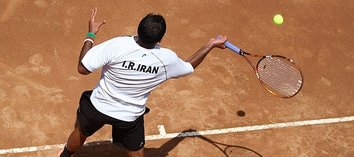 تنیسور ویتنامی آسیب دید تا نداف برنده میدان شود