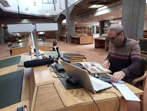 (عکس) جواد خیابانی در کتابخانه ملی مستند می‌سازد