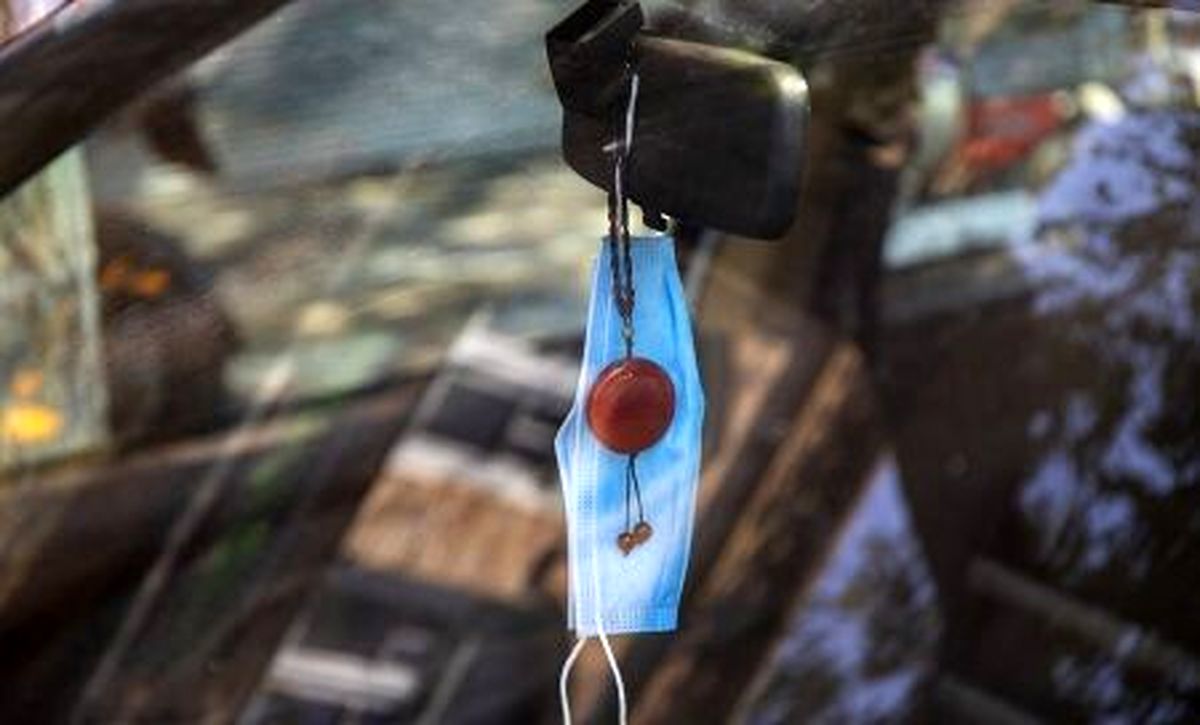 چرا نباید ماسک را در آینه خودرو آویزان کرد؟