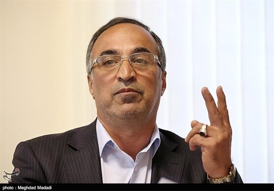 واعظ آشتیانی: عزیزی‌ خادم پختگی لازم را ندارد و «هُل» شده است