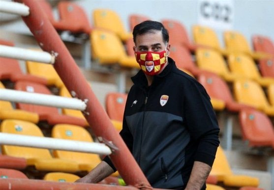 آذری: نتوانستیم آقایان را متقاعد کنیم تا پنجره‌مان باز شود