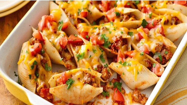 طرز تهیه پاستا صدفی با فیلینگ گوشت و پنیر