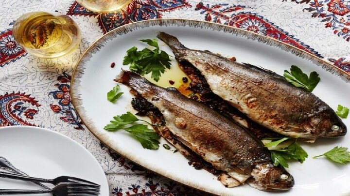 طرز تهیه ماهی شکم پر با زرشک