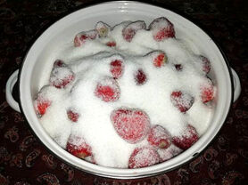 طرز تهیه مربای توت فرنگی و نکاتی برای تهیه آن