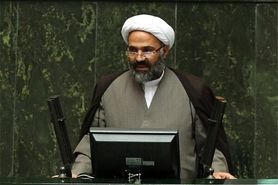 پژمانفر: فردی با اسم بنده اخاذی می‌کند/ هیئت مجلس ورود کند