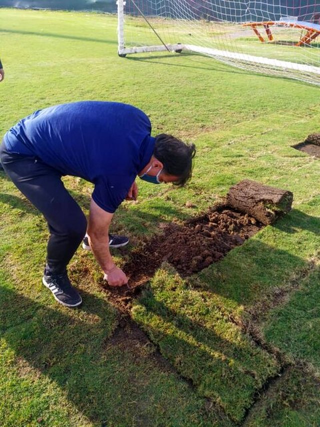 آذری: مسئولان ورزشگاه فولاد توانایی کار ندارند، تشریف ببرند