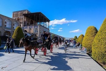 آتش سوزی در جوار میدان نقش جهان/ بالابر بارکش ترمینال صفه سقوط کرد