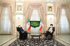 رئیسی برای جلسه با روحانی به پاستور رفت