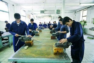 دانش آموزان اتباع خارجی در کدام رشته‌های هنرستانی مجاز به تحصیل‌اند؟