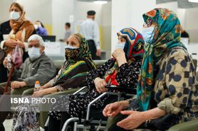 سالمندانی که علائم کرونا دارند واکسن کرونا تزریق نکنند