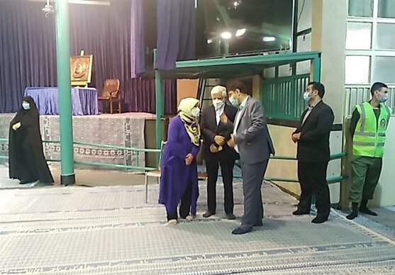 عارف و همسرش در حسینیه جماران حضور یافتند