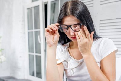 جلوی حساسیت و قرمزی چشم ها را بگیرید