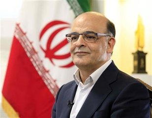 پیام تبریك حمیدرضا عظیمیان مدیرعامل شركت فولادمباركه همزمان با تولید تختال با عرض ۲ متر برای نخستین بار در شركت فولادمباركه