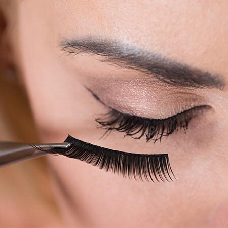 آموزش تصویری گذاشتن مژه مصنوعی + نکات مهم