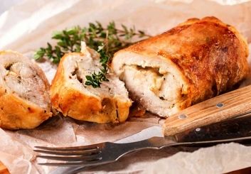 طرز تهیه رول مرغ سوخاری با سبزیجات و پنیر