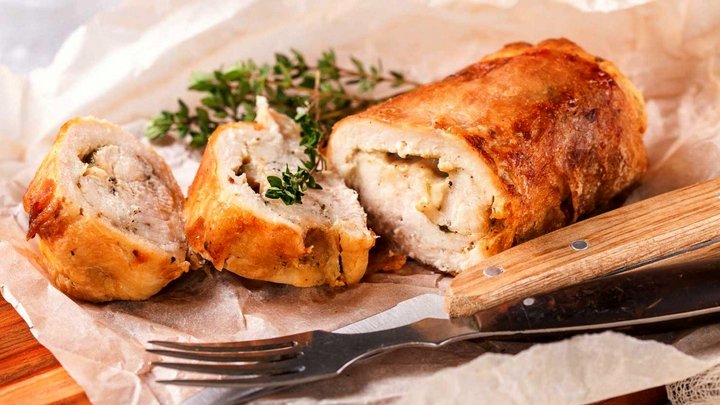 طرز تهیه رول مرغ سوخاری با سبزیجات و پنیر