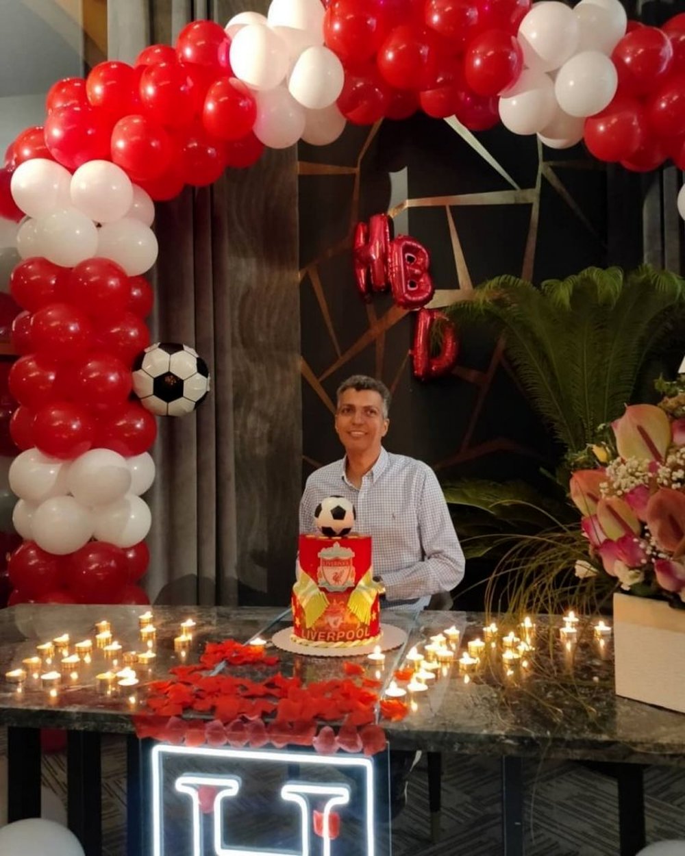 عادل در جشن 47 سالگی، 90 را فوت کرد! (عکس)