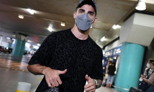 میلاد محمدی: خوشحالم که فوتبالم را در آاِک ادامه می‌دهم