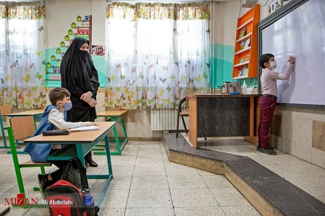 کدام گروه از دانش‌آموزان به مدرسه می‌روند؟