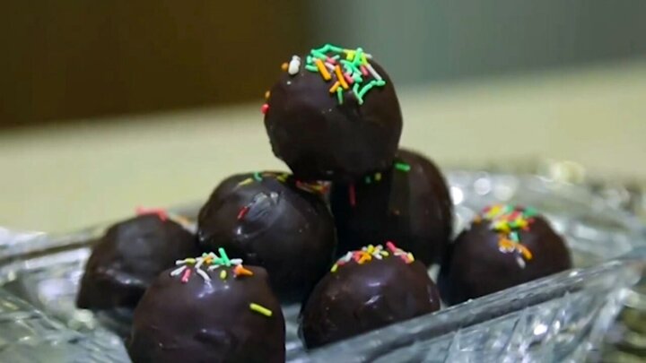 طرز تهیه شیرینی ترافل نارگیلی بدون نیاز به فر + فیلم