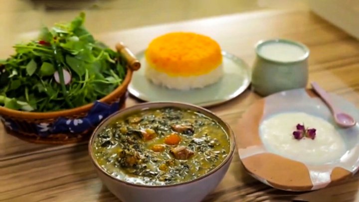 طرز تهیه خورشت آلو اسفناج + فیلم