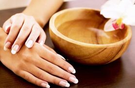 مانیکور روغن داغ چیست و چه فوایدی دارد ؟