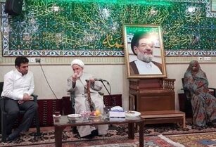 دیدار مهدی کروبی با خانواده مرحوم سیدعلی اکبر محتشمی پور در دارالزهراء (س)