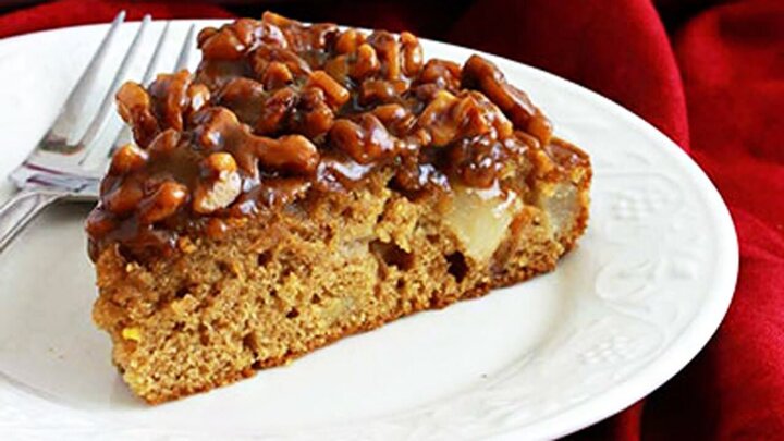 طرز تهیه کیک کاراملی عسل و گردو برای صبحانه + فیلم