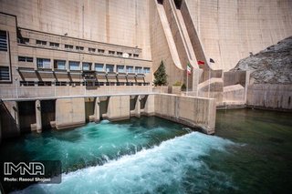 حجم آب سد زاینده‌رود ۱۶۳ میلیون مترمکعب است