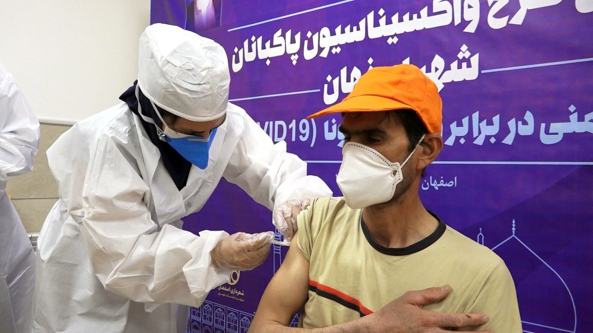 ۲۰.۸ درصد افراد بالای ۱۸ سال دوز سوم واکسن کرونا را تزریق کردند