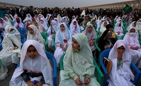 جشن دختران روز‌ه اولی در اصفهان برگزار شد