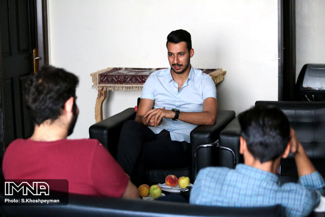 مهدی امینی : چرا جایی نباشم که حقم بوده و هست