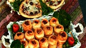 طرز تهیه پیتزا به شکل گل رز + فیلم