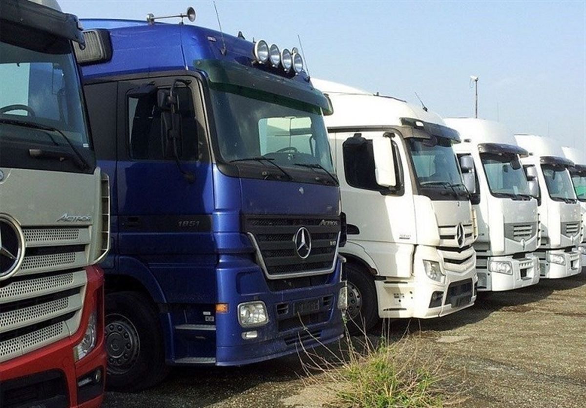 اکبری: واردات خودروی دست دوم به کشور توهین به مردم و ضرر به تولید است