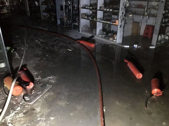 آتش‌سوزی پاساژی در تجریش/ نجات ۱۰ نفر با نردبان هیدرولیکی + تصاویر