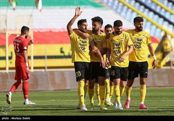 مهاجمی که سرانجام  مورایس را روسفید کرد پرواز عیسی  با بال‌های سپاهان